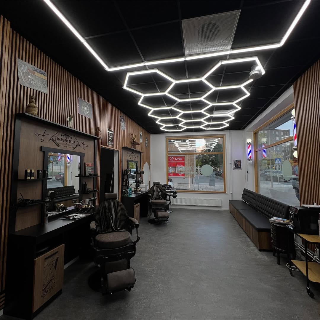 Interiören hos Peter's Barbershop, herrfrisör i Älvsjö